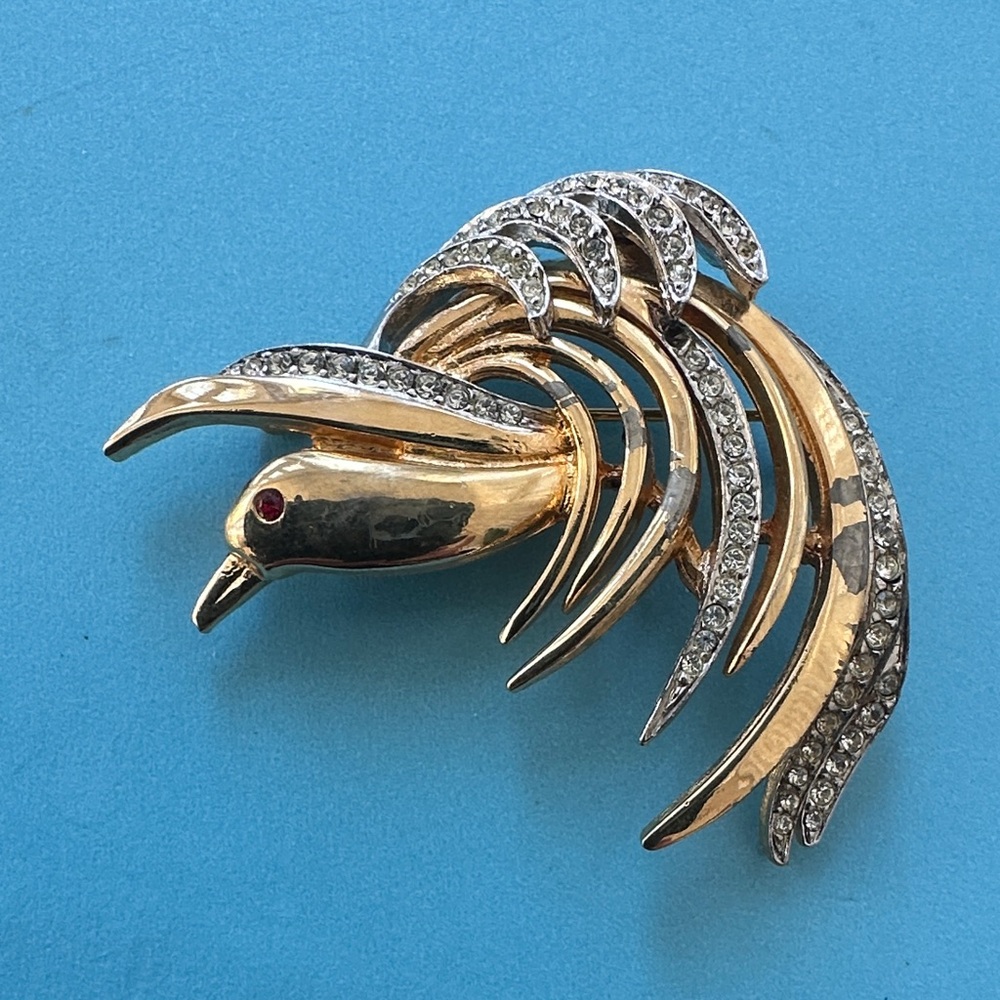 vintage brooch flying bird by Puccini